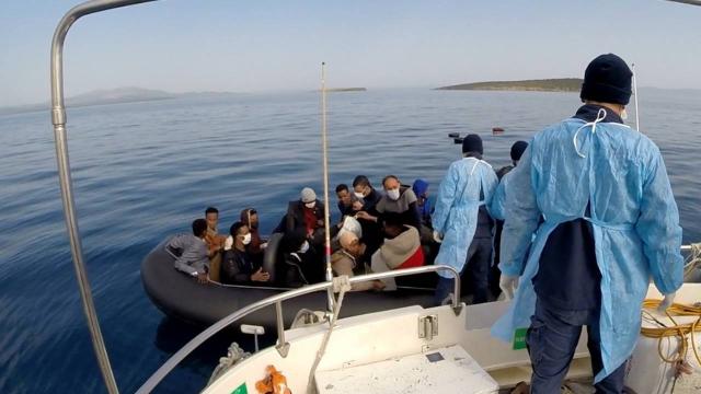Balıkesirde 63 düzensiz göçmen kurtarıldı