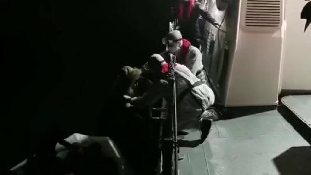 Yunanistanın ittiği 33 düzensiz göçmen kurtarıldı