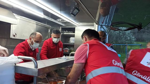 Türk Kızılaydan yangında 2 kişinin öldüğü köyde iftar