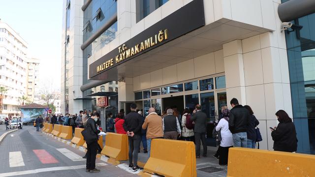 İstanbulda tam kapanma öncesi "seyahat izin belgesi" kuyruğu