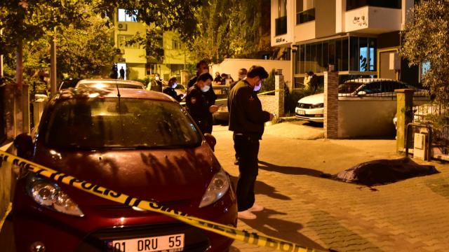 Eski eşinin evinin yakınında tüfekle rastgele ateş açtı, ardından intihar etti