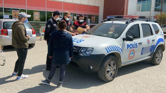 Edirnede araçlarıyla alışverişe gelenlere 3 bin 150 lira ceza yazıldı