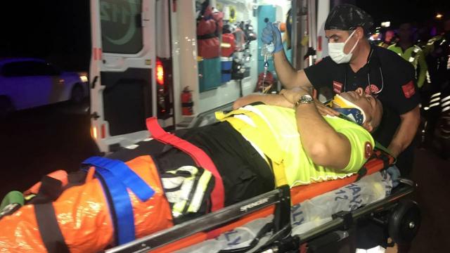 Antalyada trafik polisleri kaza yaptı, 1i hafif yaralandı