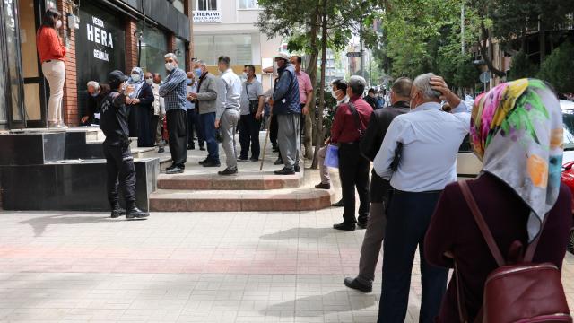 Kahramanmaraşta çiftçilerin "izin" kuyruğu