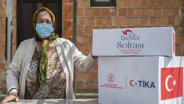 TİKA, Bosna Hersekte ihtiyaç sahibi 1000 aileye gıda ve hijyen paketi dağıttı