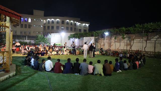 TİKA Afganistandaki yetimlere iftar verdi