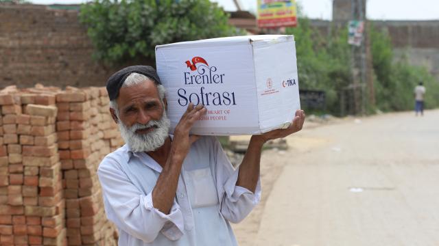 TİKAdan Pakistanda 4 bin aileye 55 tonluk ramazan yardımı