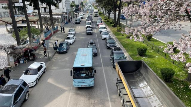 Tam kapanma öncesinde vatandaşlar Karadenize akın ediyor