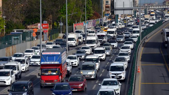 17 günlük kısıtlamanın ilk gününde Avcılarda trafik yoğunluğu