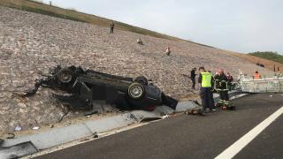 Kazakistan konsolosluğuna ait otomobil böyle devrildi