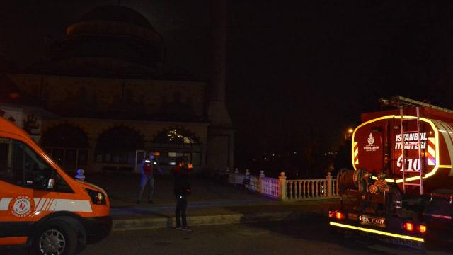 Ümraniyede bir camide çıkan yangın söndürüldü