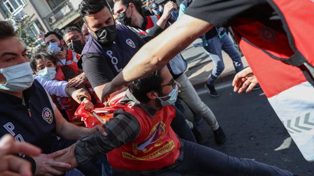 Taksime çıkmaya çalışan 212 kişi gözaltına alındı