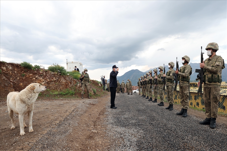 Türkiye`nin egemenliği ve bağımsızlığının kendileri için esas olduğunu vurgulayan Bakan Akar, şöyle devam etti: