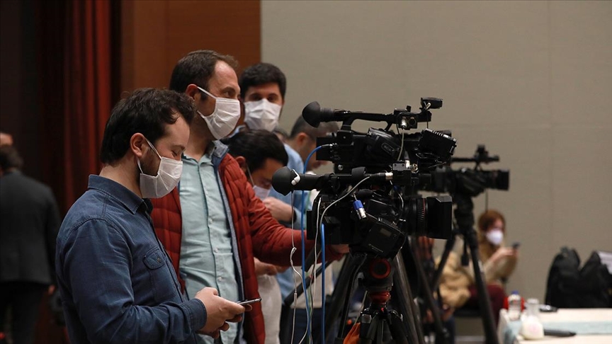 TURKUAZ BASIN KARTI SAHİBİ BASIN MENSUPLARI SOKAĞA ÇIKMA VE ŞEHİRLERARASI SEYAHATLERİ KISITLAMALARINA TABİ MİDİR?