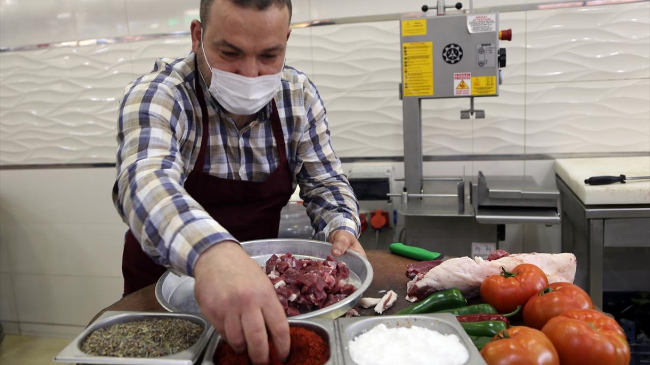 "Eli böğründe Kahramanmaraş yöresine özgü bir yemektir"