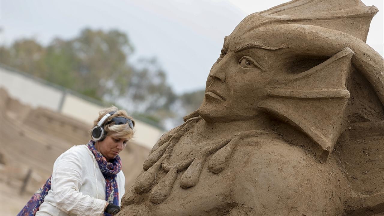 "Kum heykel anlayışı, her şeyin bir gün yok olacağına dayanıyor"