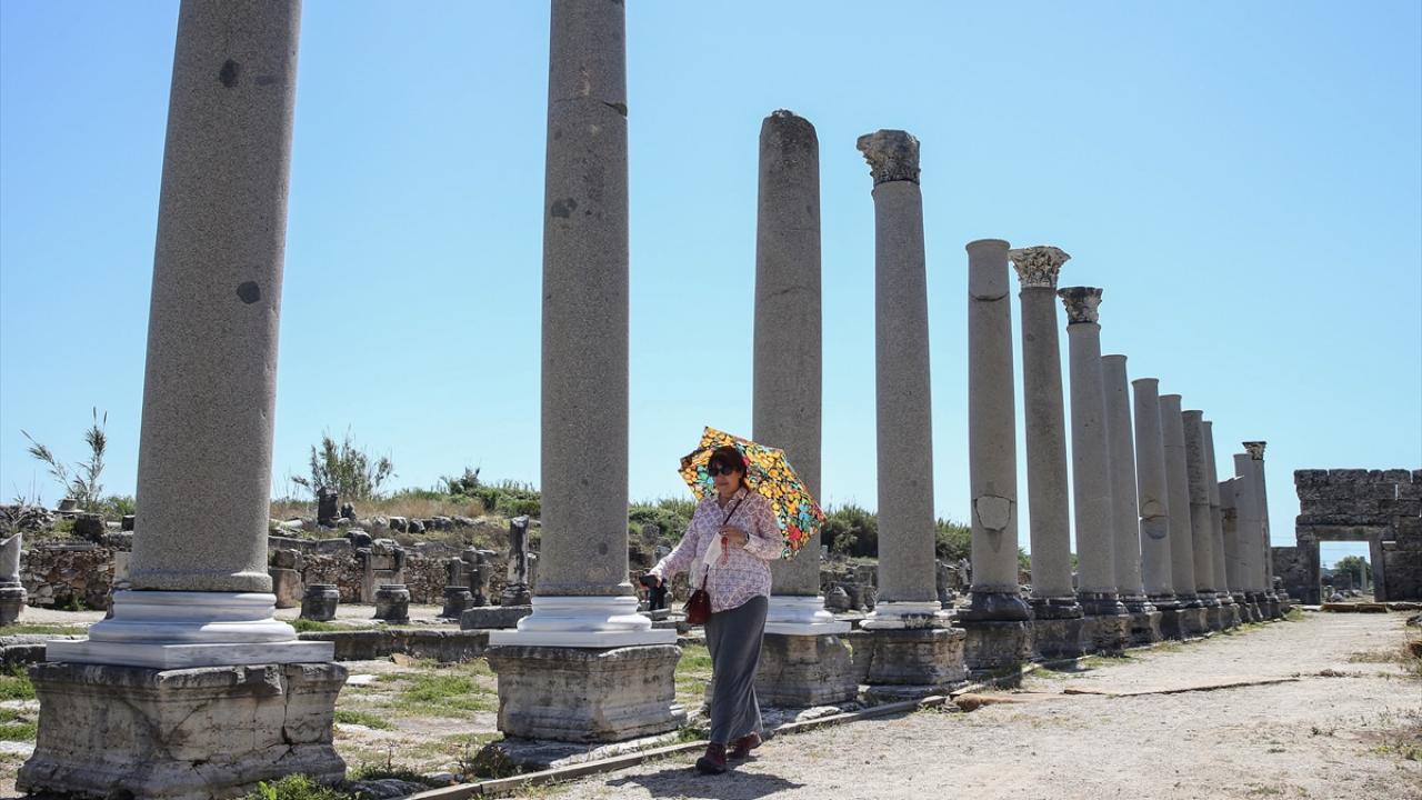 Antalya Müzesi`nin heykellerinin büyük bölümü Perge`den