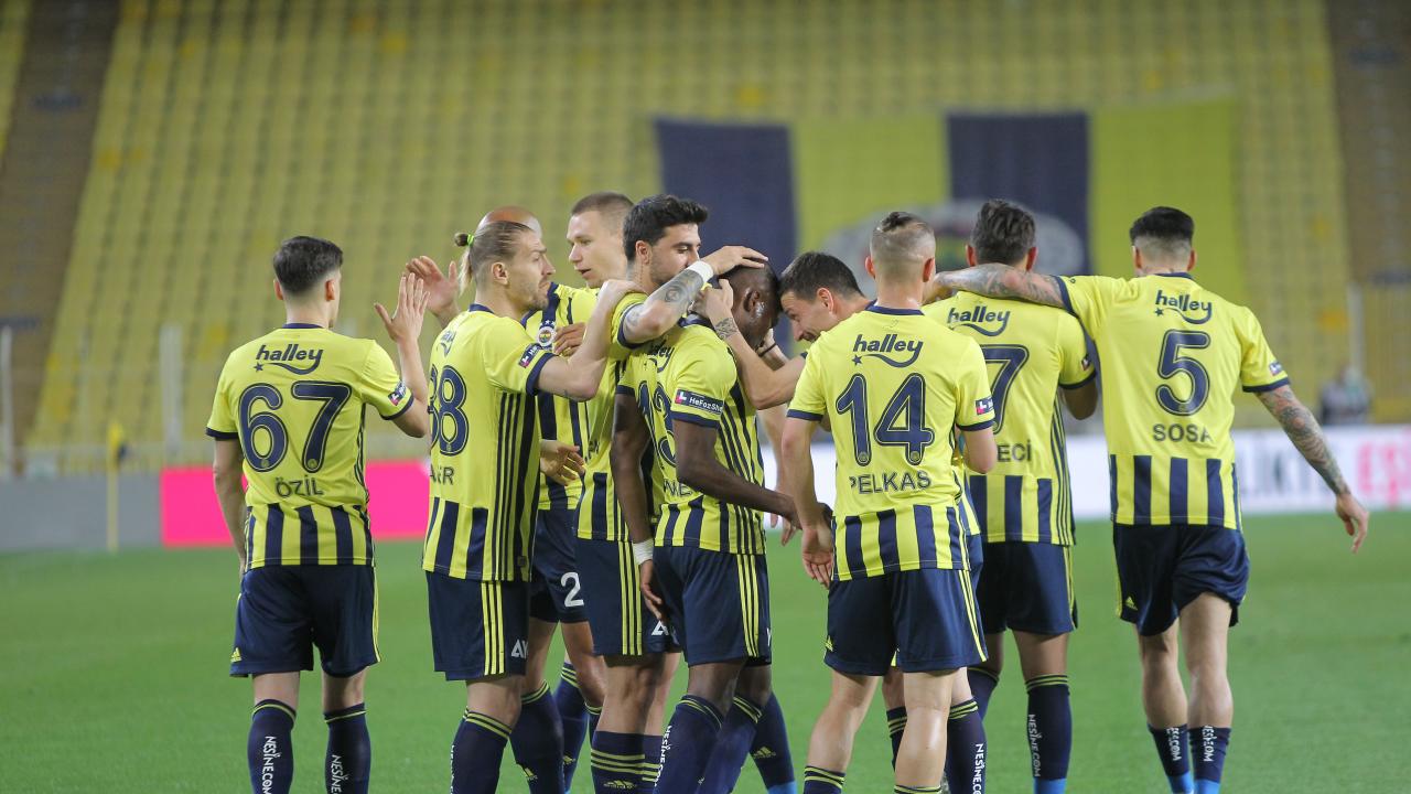 Fenerbahçe yarışı bırakmadı