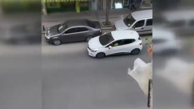 İstanbulda 8 yaşındaki oğluna araba kullandıran baba gözaltına alındı