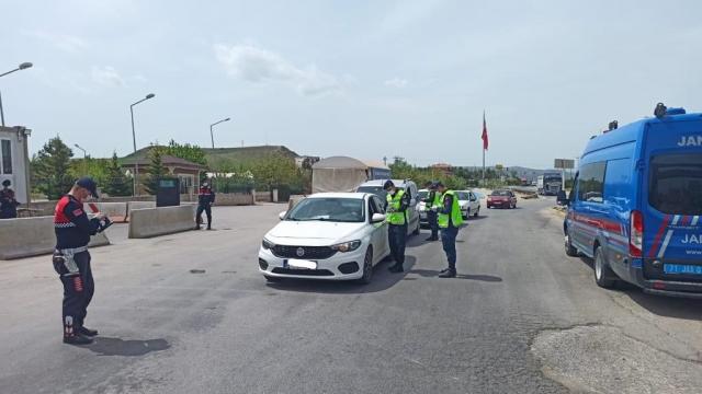 Kırıkkalede sokağa çıkma kısıtlamasını ihlal eden 20 kişiye 58 bin 642 lira ceza kesildi