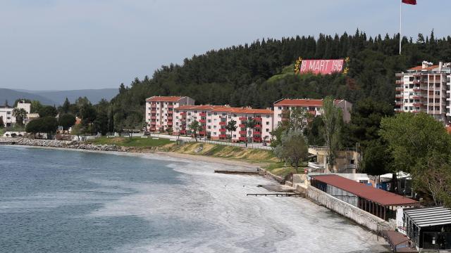 Çanakkale Boğazında da görülen "deniz salyası" Marmara Denizinde balıkçılığı tehdit ediyor