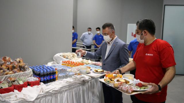 Cumhurbaşkanı Yardımcısı Oktay, işçilerle yaptığı sahur sonrası açıklamalarda bulundu