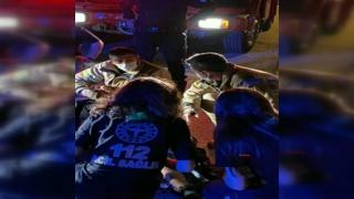 Giysi toplama kutusuna girip çıkamayan kişiyi itfaiye kurtardı