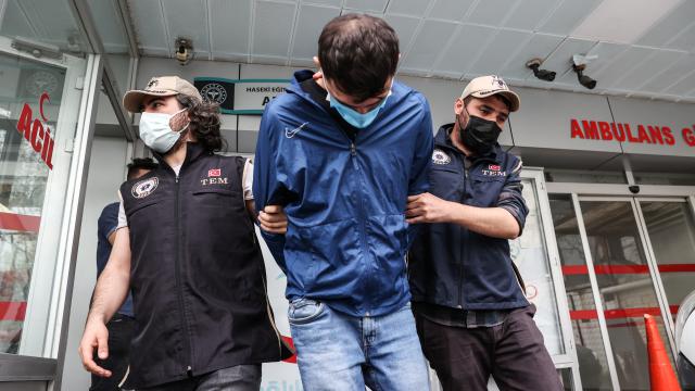 İstanbulda plastik patlayıcı ele geçirilmesine ilişkin 3 şüpheli adliyeye sevk edildi