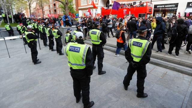 İngilterede polise yeni yetkiler veren yasa tasarısı protesto edildi