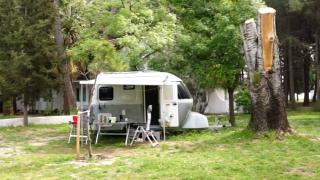 Karavan ve çadırlarda doğa ile baş başa karantinaya girdiler