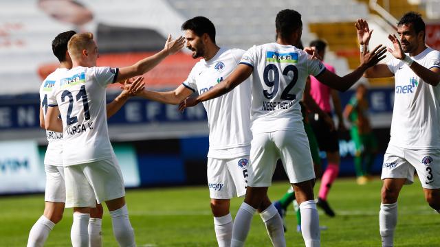 Kasımpaşa 3 puanı 3 golle aldı