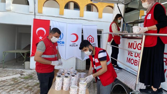 Kızılay Hatay Toplum Merkezinden ihtiyaç sahiplerine iftar yemeği