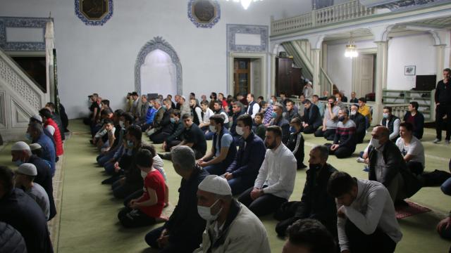 Kuzey Makedonyada yılın ilk teravih namazı kılındı
