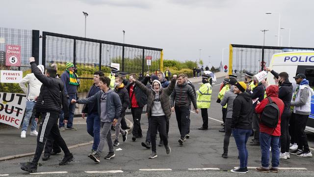 Manchester United taraftarı "Avrupa Süper Ligi"ni protesto etti