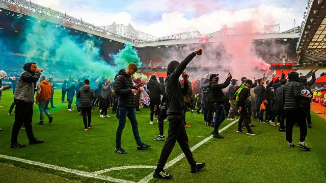 Manchester United-Liverpool maçına protesto engeli