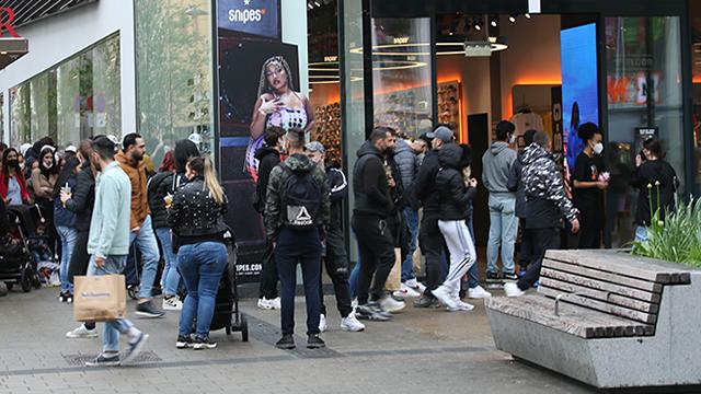 Viyanada salgın tedbirleri gevşetildi: Alışveriş merkezleri yeniden açıldı