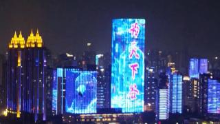 Wuhan'da salgının izleri siliniyor: Kent ışıl ışıl