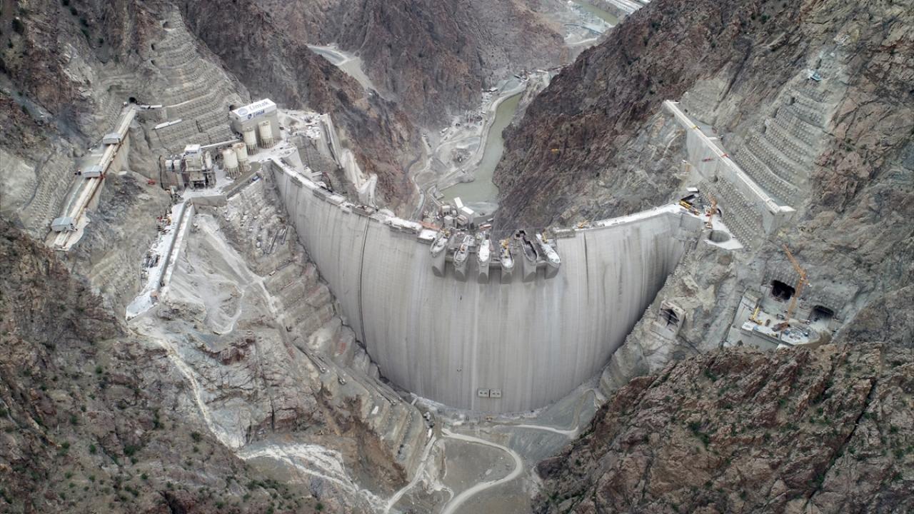 4 milyon metreküp beton döküldü