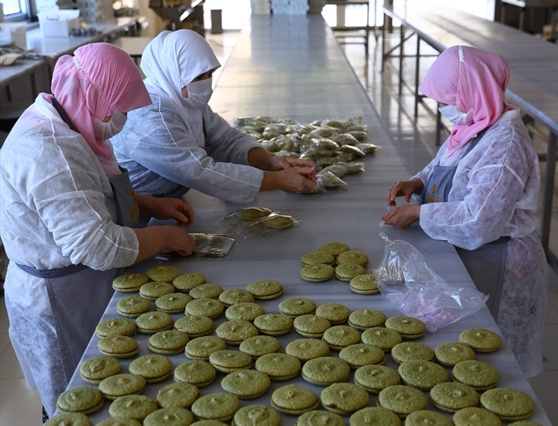 "Şifalı helvamıza ve badem ezmesine ilgi var"