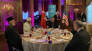 Türkiye ABD'de 3 dinin temsilcisini iftarda bir araya getirdi