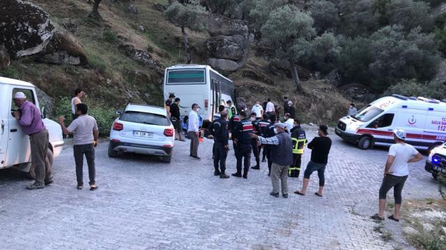 Aydında işçileri taşıyan midibüs kaza yaptı: 14 yaralı