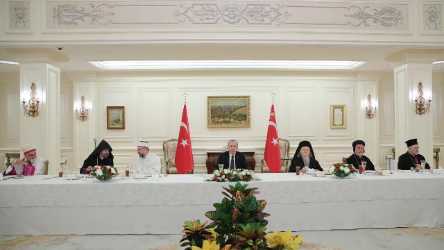 Cumhurbaşkanı Erdoğan azınlık cemaati temsilcileriyle buluştu