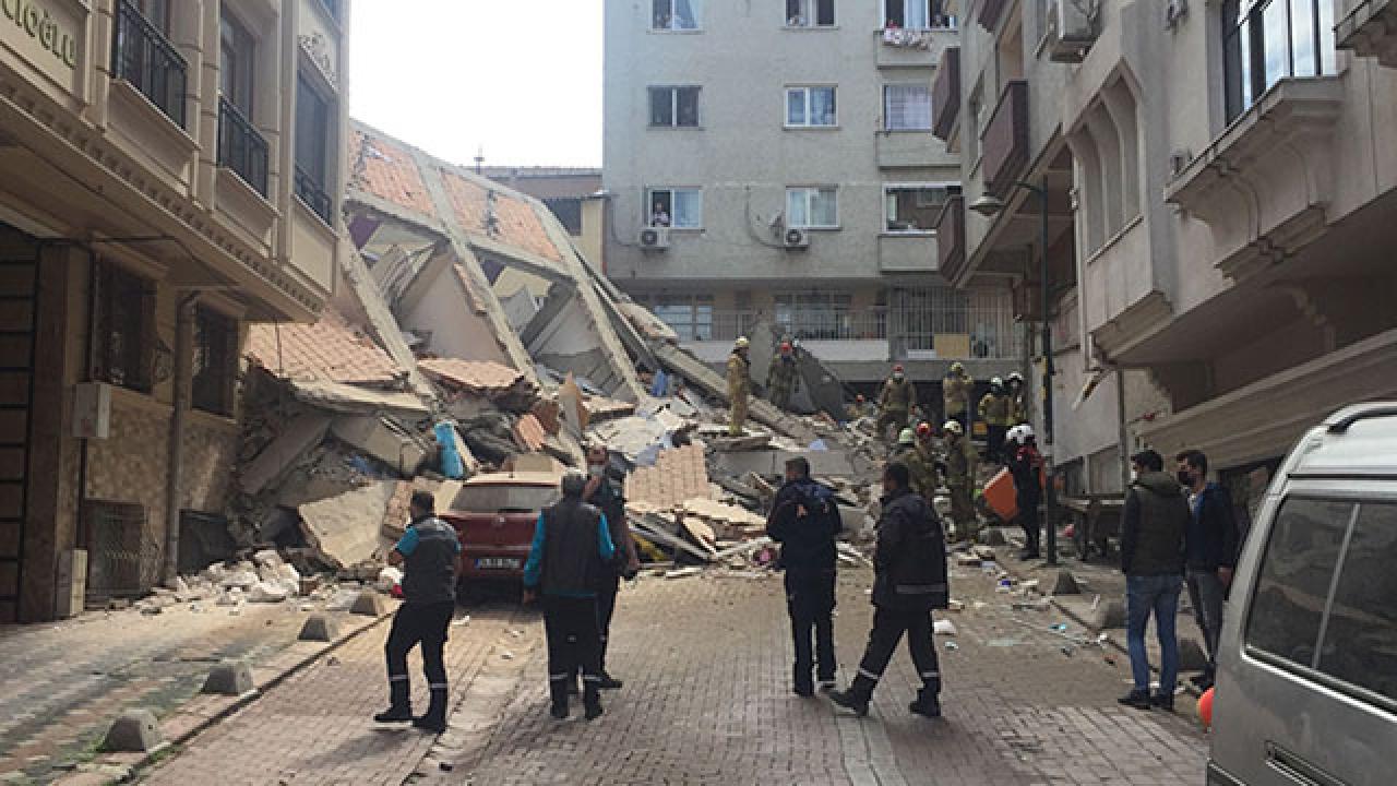 Zeytinburnu'nda boşaltılan bina çöktü