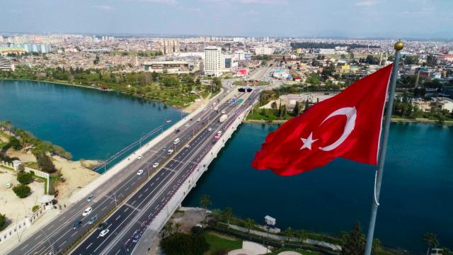 Adanada Girne Köprüsünü genişletme çalışmaları tamamlandı