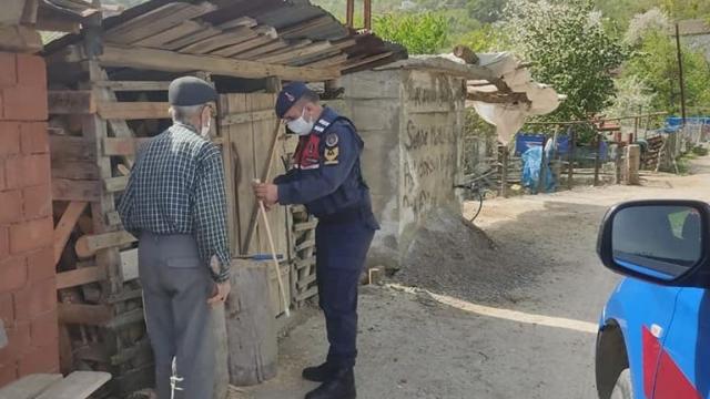 Karabükte jandarmanın "sıcak yüzü" yürekleri ısıtıyor