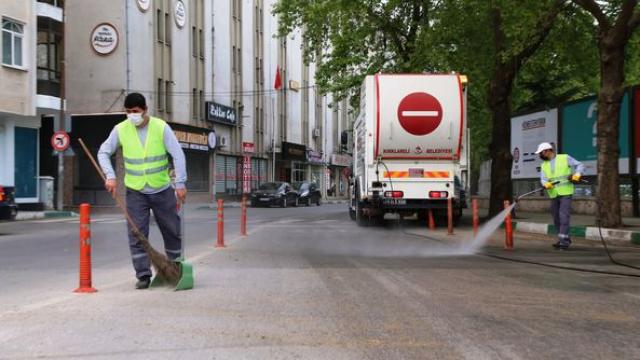 Kırklarelinde cadde ve sokaklar dezenfekte edildi