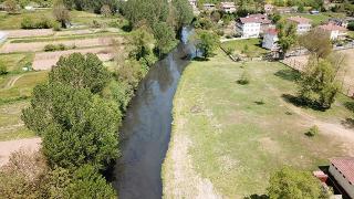 Riva Deresi kirlilik nedeniyle siyaha döndü
