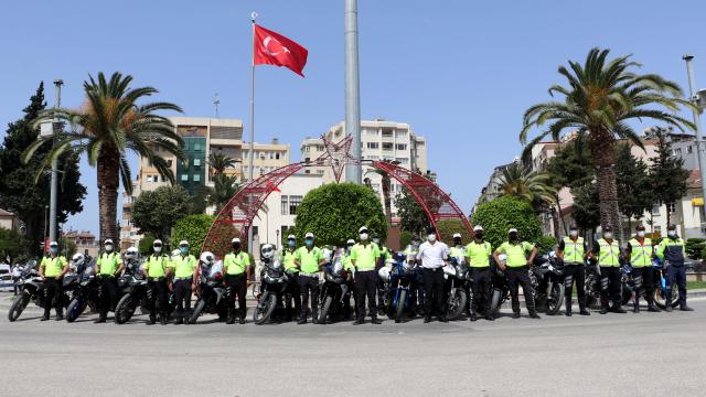Hatayda polis ve jandarma ekipleri Trafik Haftası dolayısıyla kortej yaptı