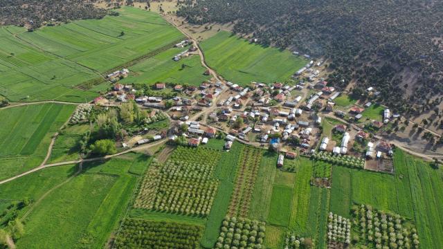 Gölün ortasındaki Madanın Yörük sakinleri Kovid-19dan uzak izole yaşıyorlar