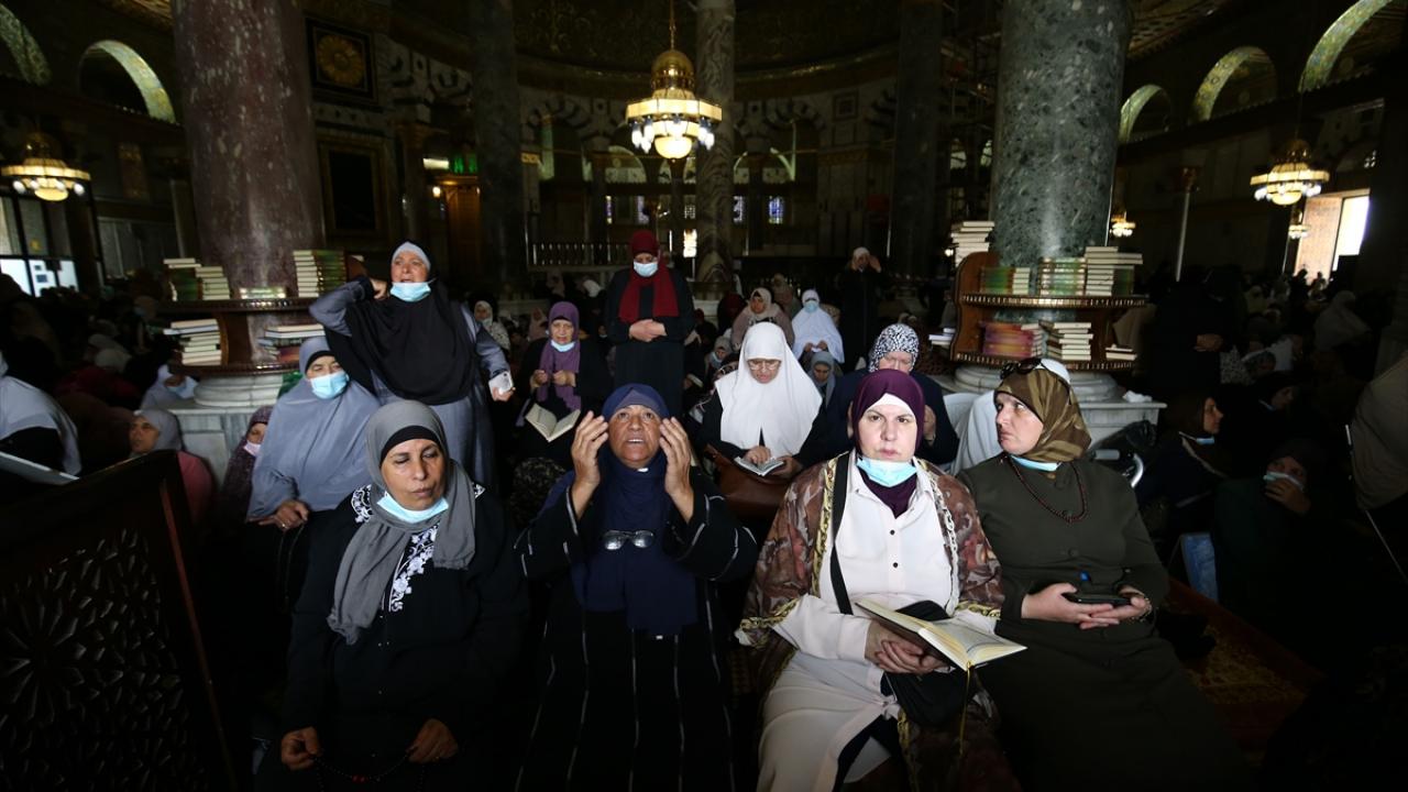 Namazın ardından izdiham yaşandı